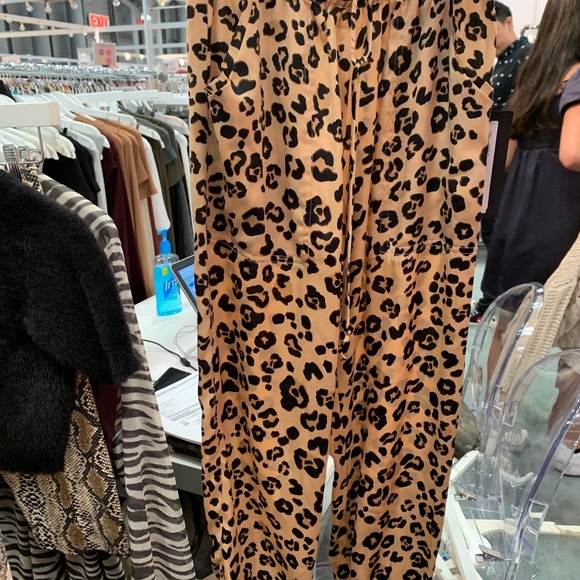 🌺Leopard Faux Satin Pants - Picture 7 of 7